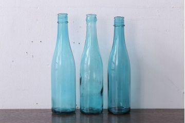 アンティーク雑貨　昭和レトロ　青色!気泡入りの古いガラス瓶3本セット(1)