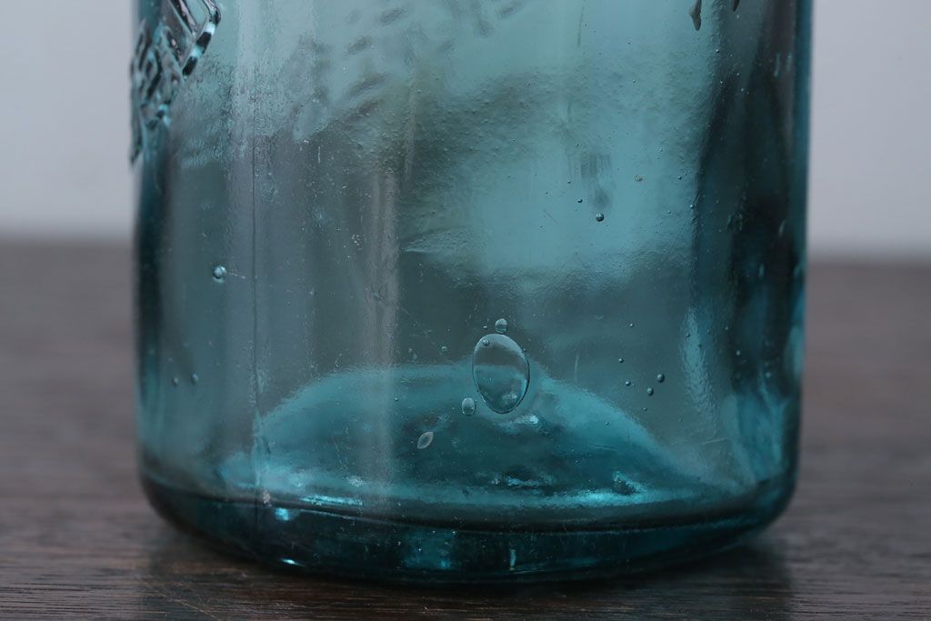 アンティーク雑貨　昭和レトロ　青色!気泡入りの古いガラス瓶3本セット(1)