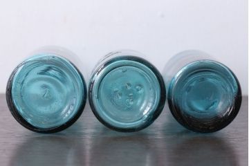 アンティーク雑貨　昭和レトロ　青色!気泡入りの古いガラス瓶3本セット(1)