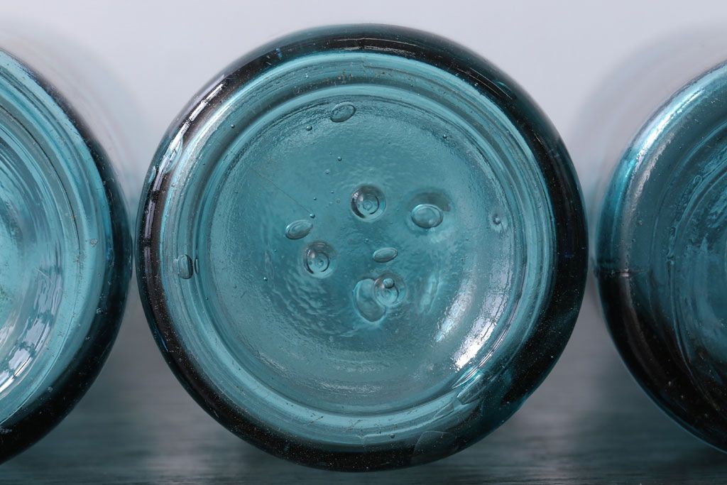 アンティーク雑貨　昭和レトロ　青色!気泡入りの古いガラス瓶3本セット(1)