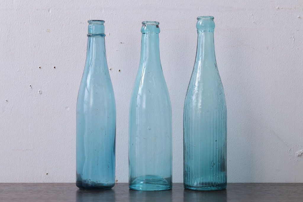 アンティーク雑貨　昭和レトロ　青色!気泡入りの古いガラス瓶3本セット(2)