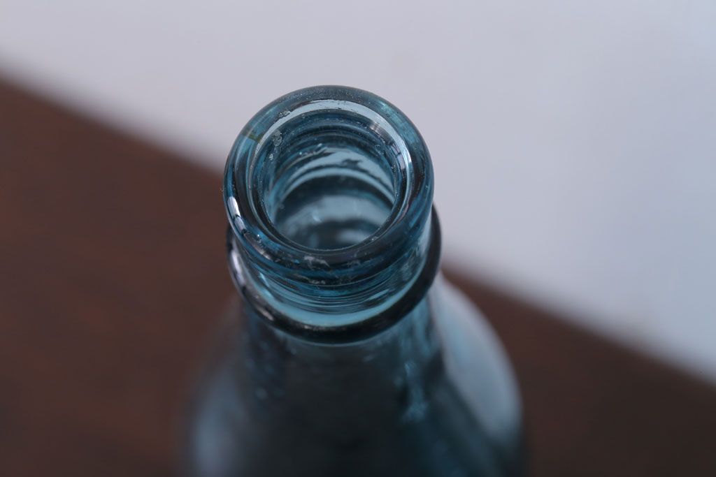 アンティーク雑貨　昭和レトロ　青色!気泡入りの古いガラス瓶3本セット(2)