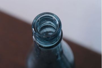 アンティーク雑貨　昭和レトロ　青色!気泡入りの古いガラス瓶3本セット(2)