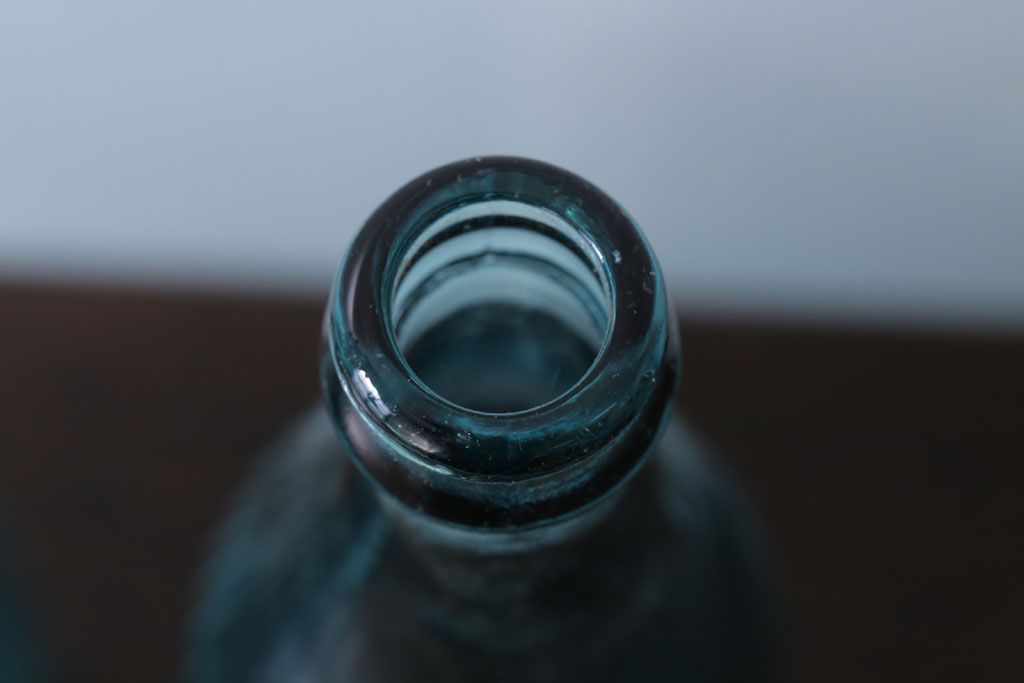 アンティーク雑貨　昭和レトロ　青色!気泡入りの古いガラス瓶3本セット(2)