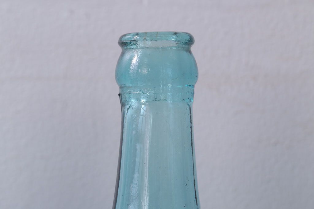 アンティーク雑貨　昭和レトロ　青色!気泡入りの古いガラス瓶3本セット(2)