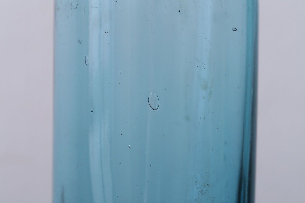 アンティーク雑貨　昭和レトロ　青色!気泡入りの古いガラス瓶3本セット(2)