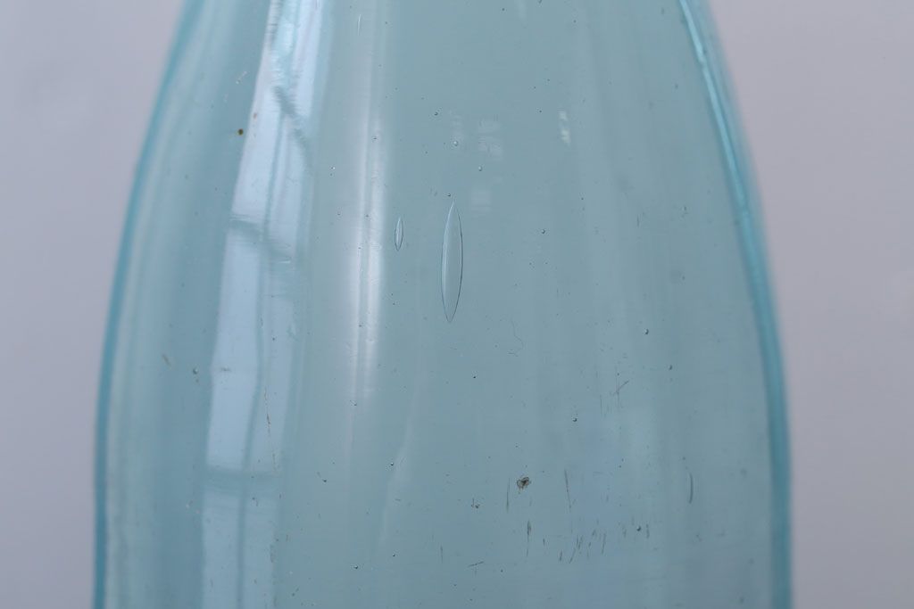 アンティーク雑貨　昭和レトロ　青色!気泡入りの古いガラス瓶3本セット(2)