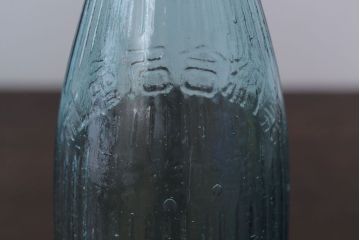アンティーク雑貨　昭和レトロ　青色!気泡入りの古いガラス瓶3本セット(2)