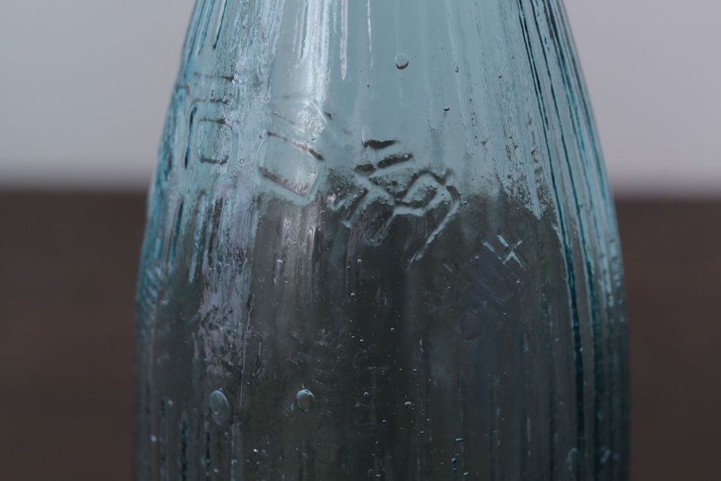 アンティーク雑貨　昭和レトロ　青色!気泡入りの古いガラス瓶3本セット(2)