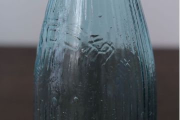 アンティーク雑貨　昭和レトロ　青色!気泡入りの古いガラス瓶3本セット(2)