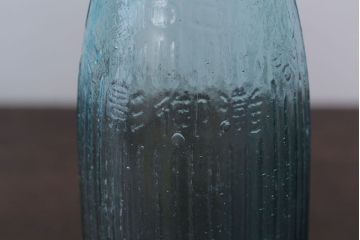 アンティーク雑貨　昭和レトロ　青色!気泡入りの古いガラス瓶3本セット(2)