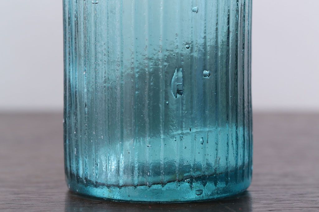 アンティーク雑貨　昭和レトロ　青色!気泡入りの古いガラス瓶3本セット(2)