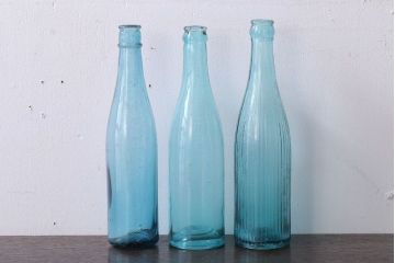 アンティーク雑貨　昭和レトロ　青色!気泡入りの古いガラス瓶3本セット(2)