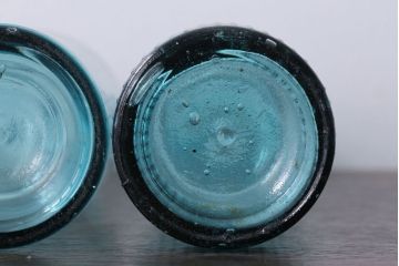 アンティーク雑貨　昭和レトロ　青色!気泡入りの古いガラス瓶3本セット(2)