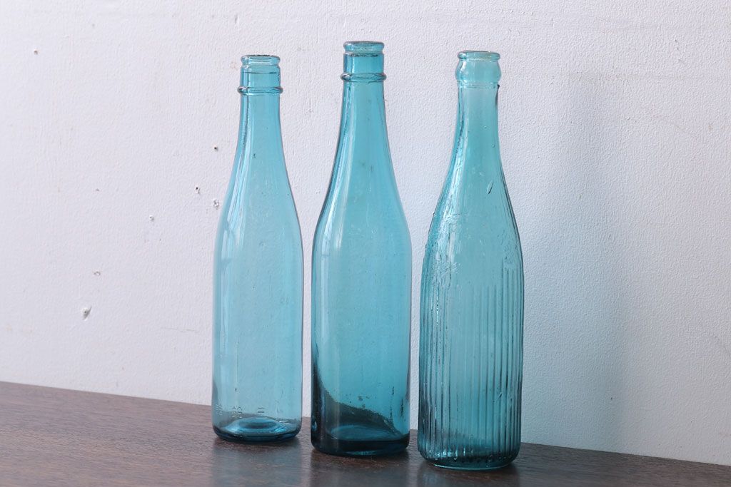 アンティーク雑貨　アンティーク　青色!気泡入りの古いガラス瓶3本セット(1)