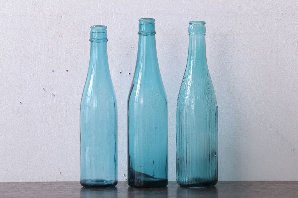 アンティーク雑貨　アンティーク　青色!気泡入りの古いガラス瓶3本セット(1)
