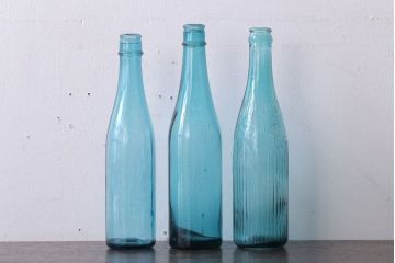 アンティーク雑貨　アンティーク　青色!気泡入りの古いガラス瓶3本セット(1)