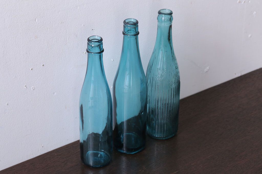 アンティーク雑貨　アンティーク　青色!気泡入りの古いガラス瓶3本セット(1)