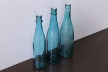 アンティーク雑貨　アンティーク　青色!気泡入りの古いガラス瓶3本セット(1)