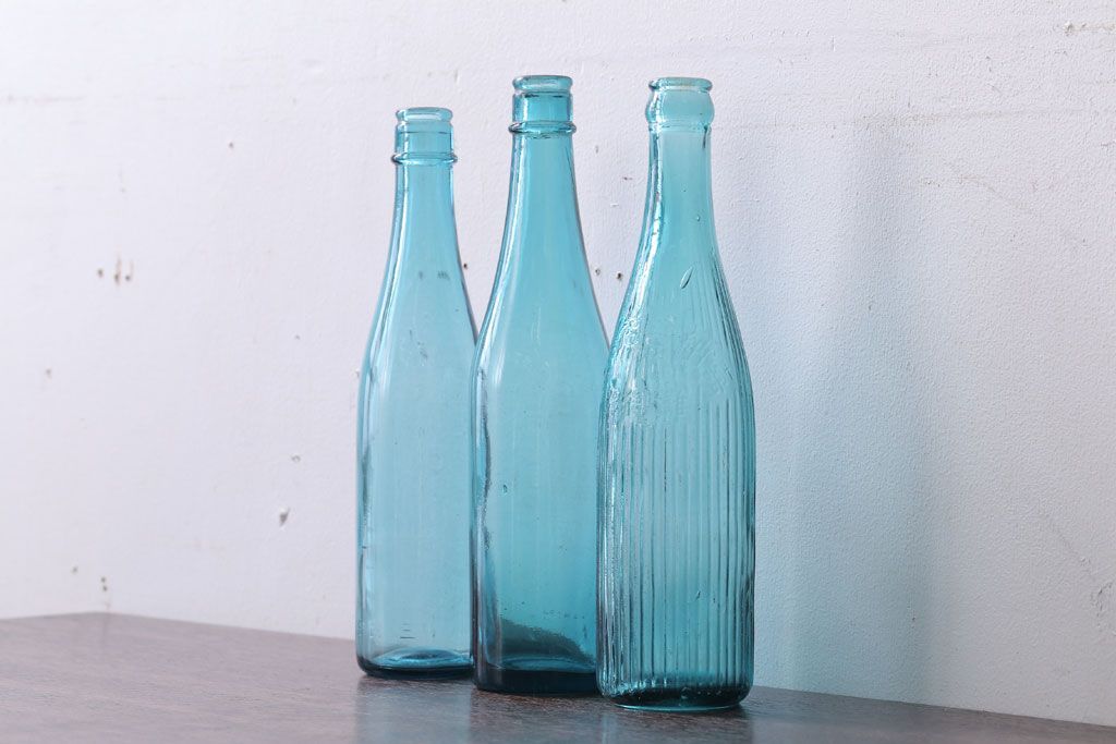 アンティーク雑貨　アンティーク　青色!気泡入りの古いガラス瓶3本セット(1)