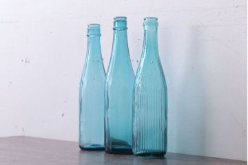 アンティーク雑貨　アンティーク　青色!気泡入りの古いガラス瓶3本セット(1)