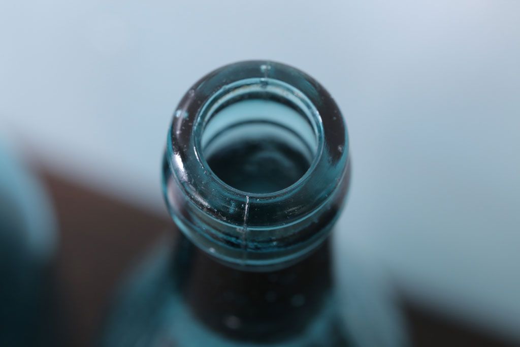 アンティーク雑貨　アンティーク　青色!気泡入りの古いガラス瓶3本セット(1)