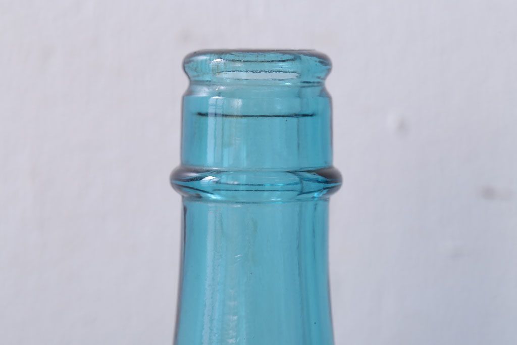 アンティーク雑貨　アンティーク　青色!気泡入りの古いガラス瓶3本セット(1)