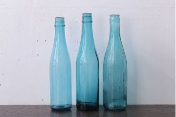 アンティーク雑貨　アンティーク　青色!気泡入りの古いガラス瓶3本セット(1)