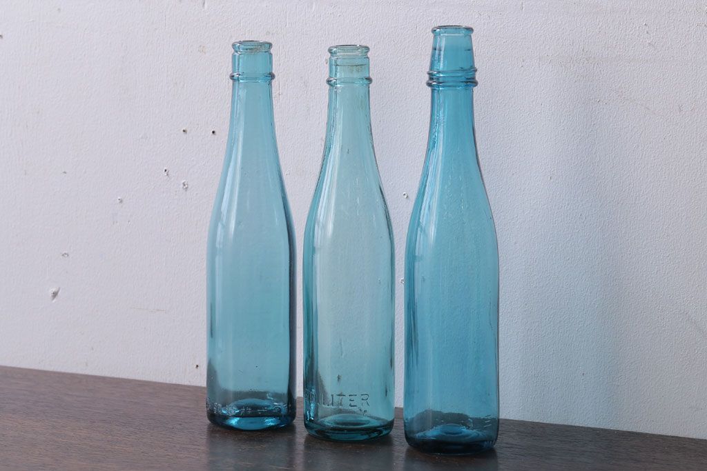 アンティーク雑貨　アンティーク　青色!気泡入りの古いガラス瓶3本セット(2)