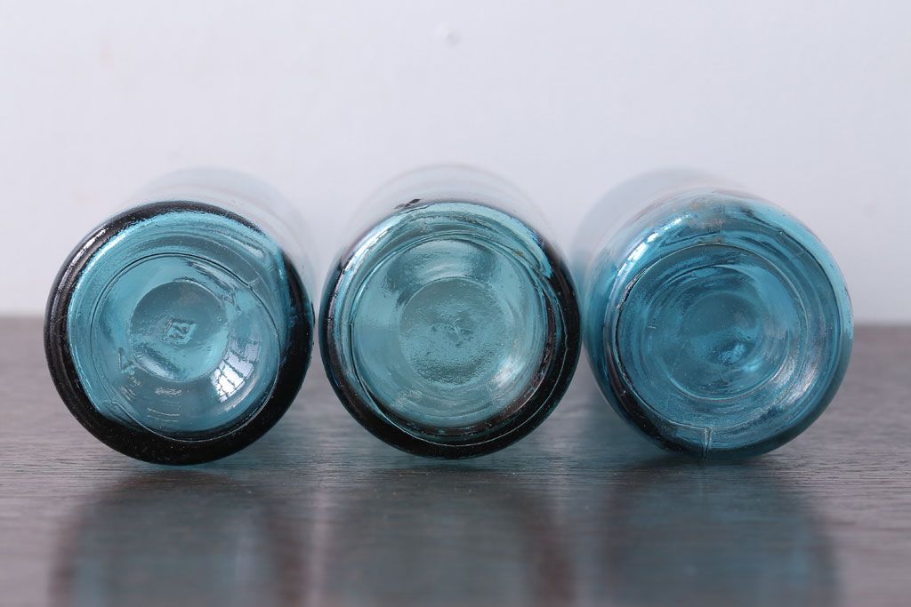 アンティーク雑貨　アンティーク　青色!気泡入りの古いガラス瓶3本セット(2)