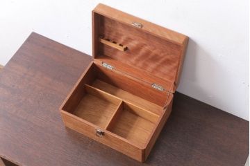 アンティーク雑貨　昭和レトロ　小さなアンティーク木箱(1)