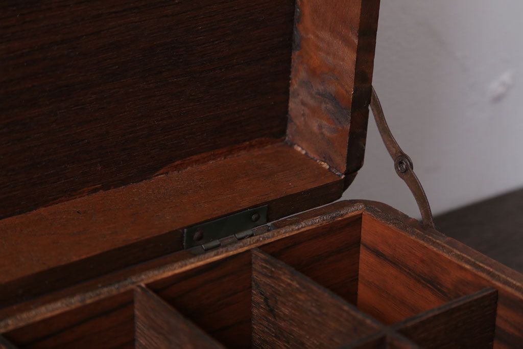 アンティーク雑貨　昭和レトロ　仕切り付き!小物収納用アンティーク木箱(小箱)