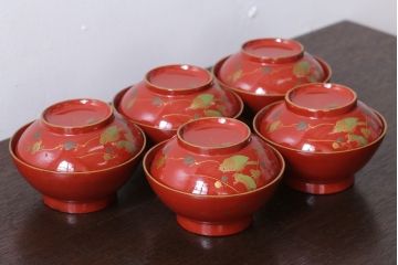 和製アンティーク　花鳥柄の朱塗り椀5客セット