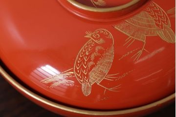 和製アンティーク　上品な花鳥柄の沈金朱塗椀5客セット(2)