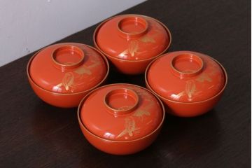 和製アンティーク　上品な花鳥柄の沈金朱塗椀4客セット