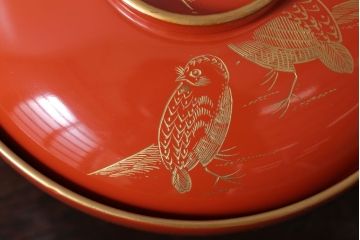 和製アンティーク　上品な花鳥柄の沈金朱塗椀4客セット