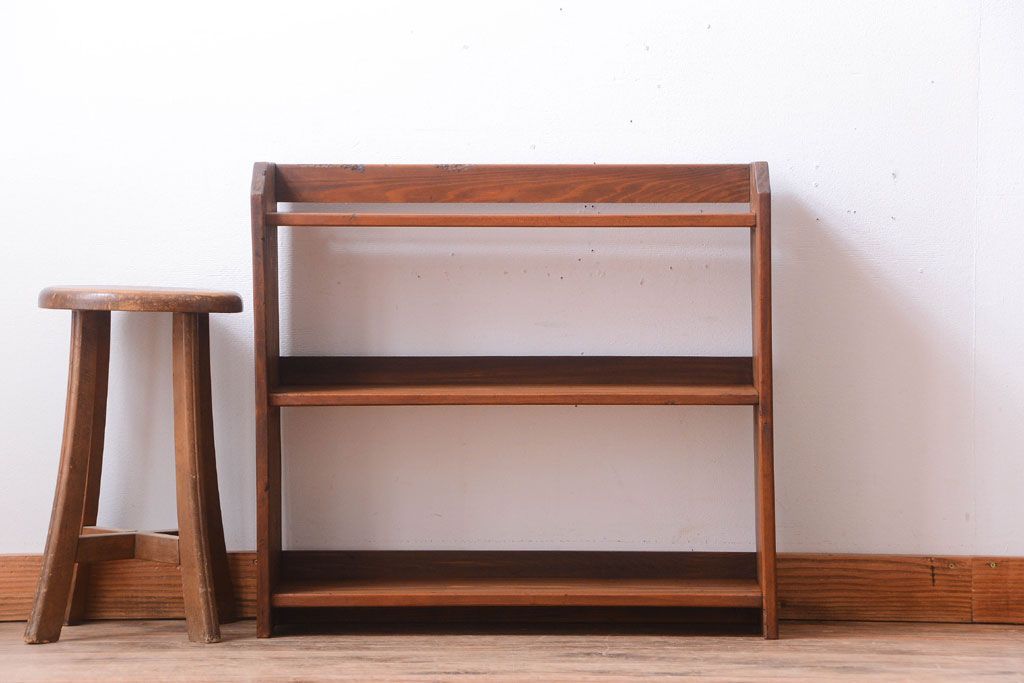 アンティーク家具　和製アンティーク　古い木のシンプルで小振りな本棚