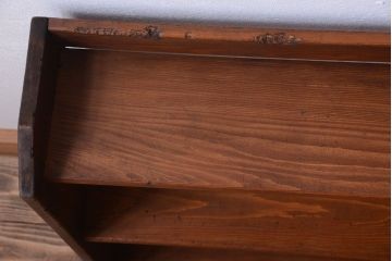 アンティーク家具　和製アンティーク　古い木のシンプルで小振りな本棚