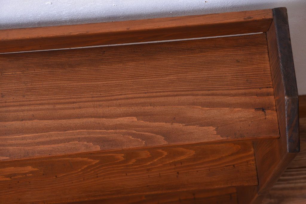 アンティーク家具　和製アンティーク　古い木のシンプルで小振りな本棚