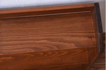 アンティーク家具　和製アンティーク　古い木のシンプルで小振りな本棚