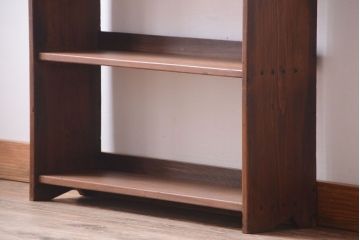 アンティーク家具　和製アンティーク　古い木のシンプルで小振りな本棚