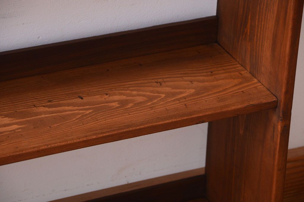 アンティーク家具　和製アンティーク　古い木のシンプルで小振りな本棚