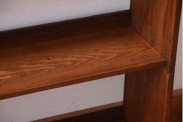 アンティーク家具　和製アンティーク　古い木のシンプルで小振りな本棚