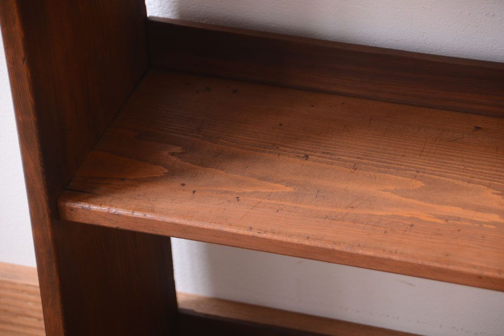 アンティーク家具　和製アンティーク　古い木のシンプルで小振りな本棚