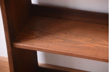 アンティーク家具　和製アンティーク　古い木のシンプルで小振りな本棚