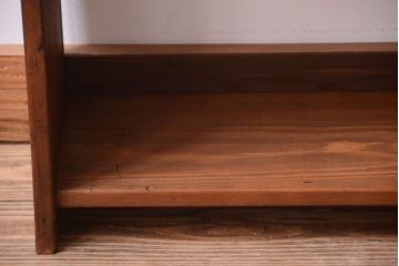 アンティーク家具　和製アンティーク　古い木のシンプルで小振りな本棚