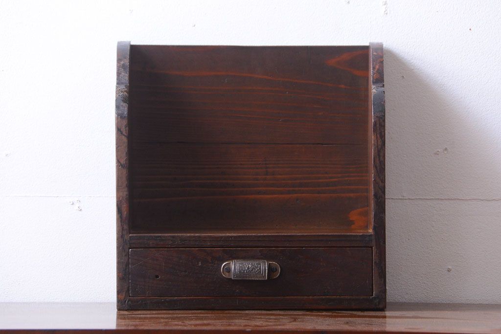 アンティーク家具　和製アンティーク　引き出し付き!小さな古い木の本立て(2)