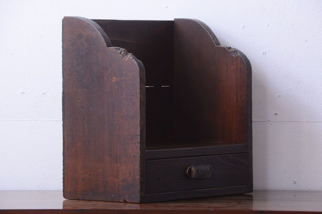 アンティーク家具　和製アンティーク　引き出し付き!小さな古い木の本立て(2)