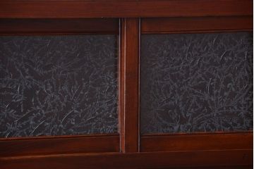 アンティーク家具　和製アンティーク　引き出し2杯付き!結霜ガラス引き戸の収納棚