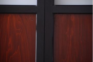 古民具・骨董　すりガラス入り!漆が美しいアンティークガラス帯戸2枚セット(2)